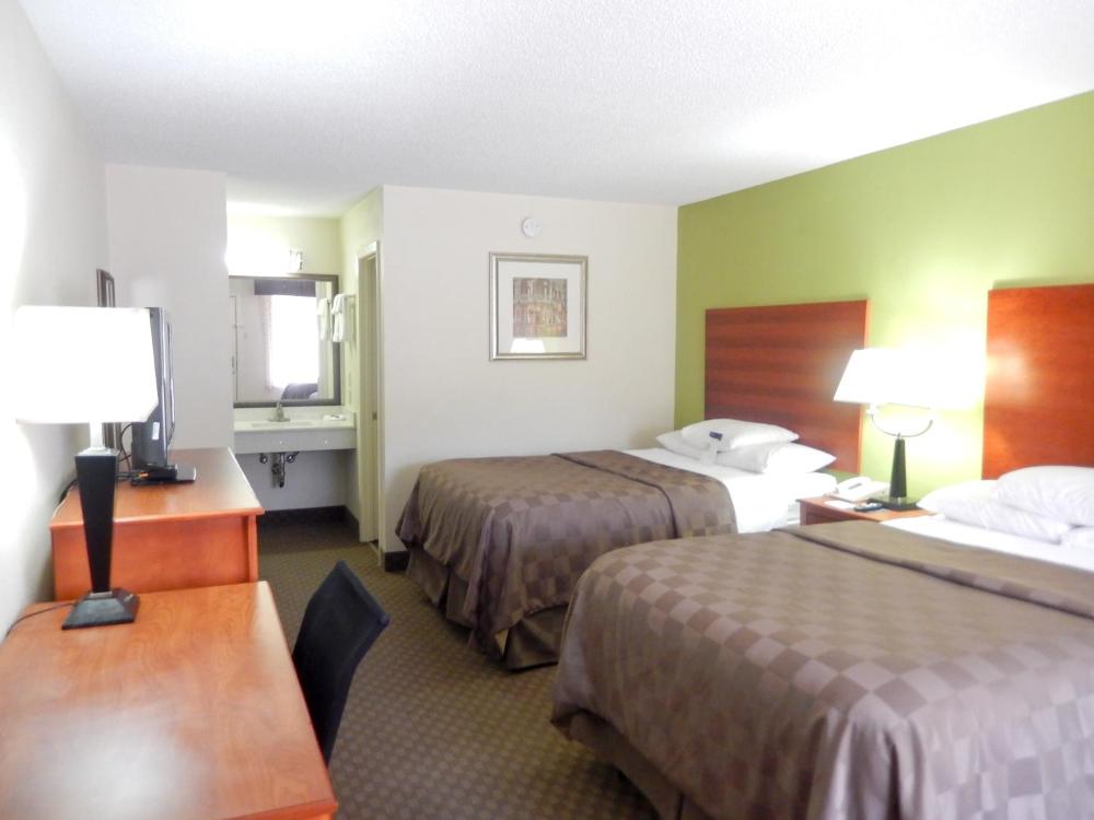 Deluxe Quadruple Room - Non-Smoking interior